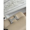 constance19-010