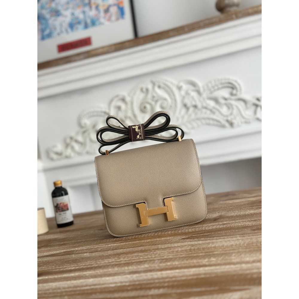 constance19-011