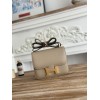 constance19-011