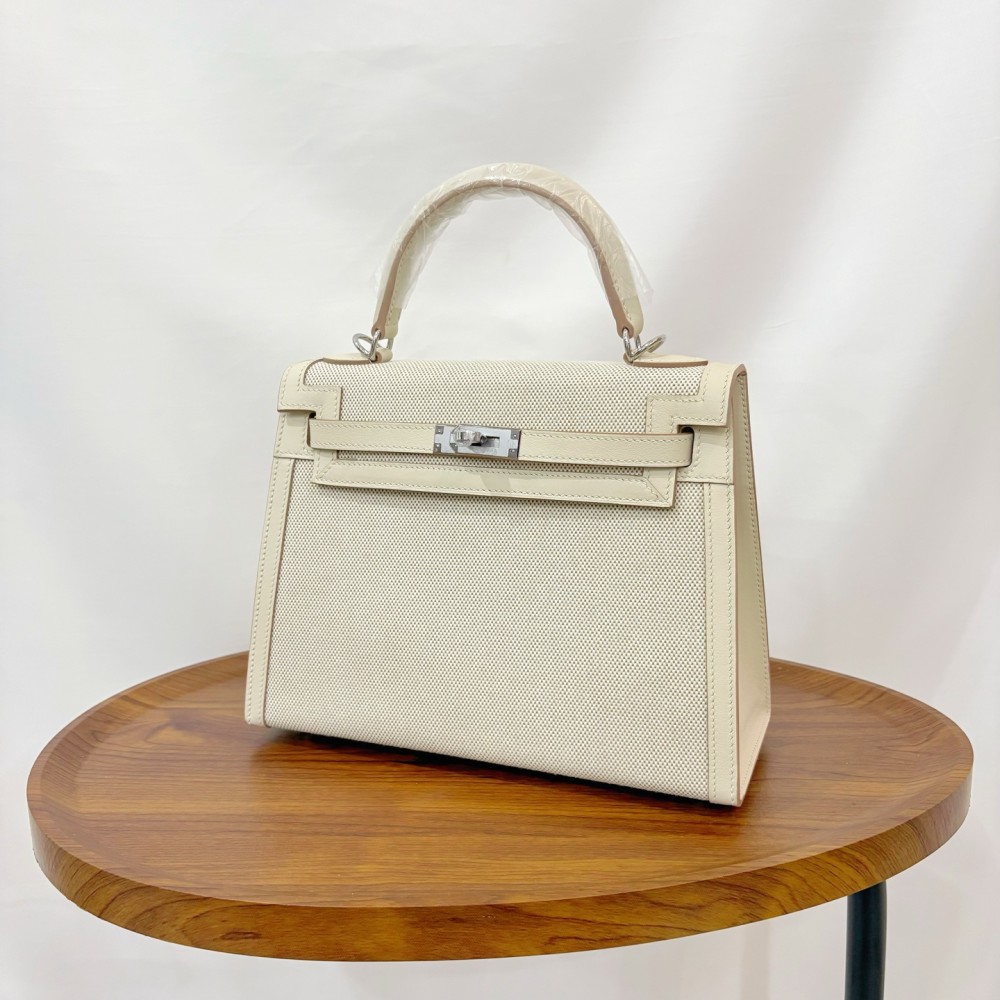 Kelly25-046
